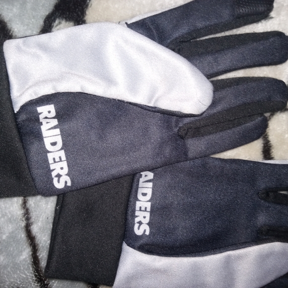 Raiders gloves new Medium size - Picture 4 of 5